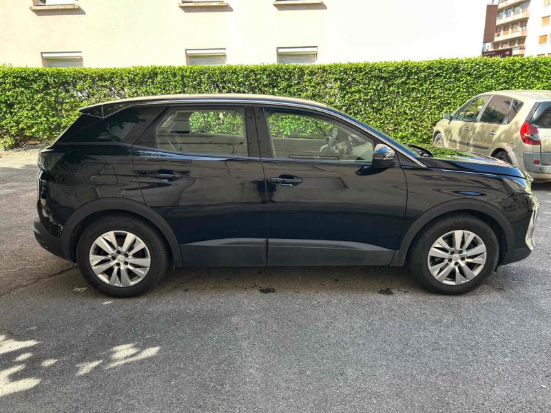 PEUGEOT 3008 II 1.5 BLUE HDI 130 ACTIVE 09/2021 PRIX HT : 11658 € PRIX TTC : 13990 €