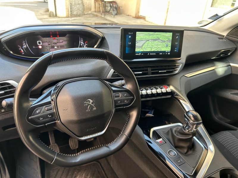 PEUGEOT 3008 II 1.5 BLUE HDI 130 ACTIVE 09/2021 PRIX HT : 11658 € PRIX TTC : 13990 €