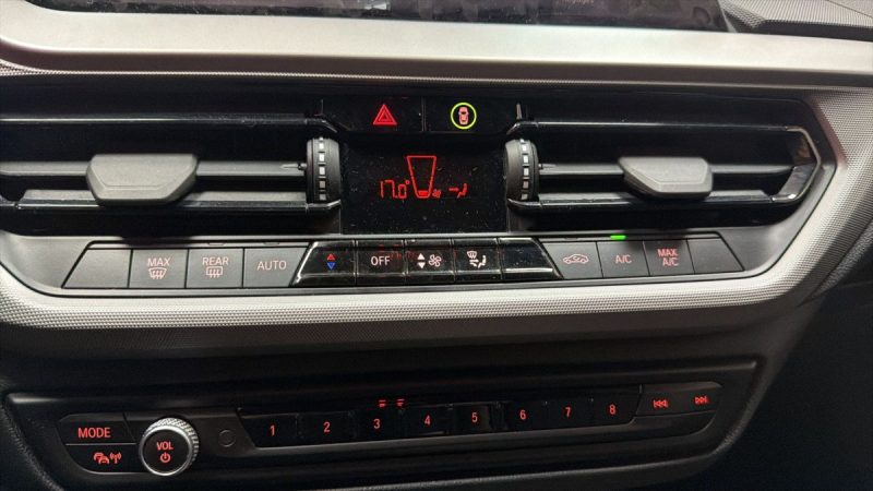 B.M.W. SERIE 1 F40 BMW SÉRIE 1 F40 118D 150CH BUSINESS DESIGN 2022