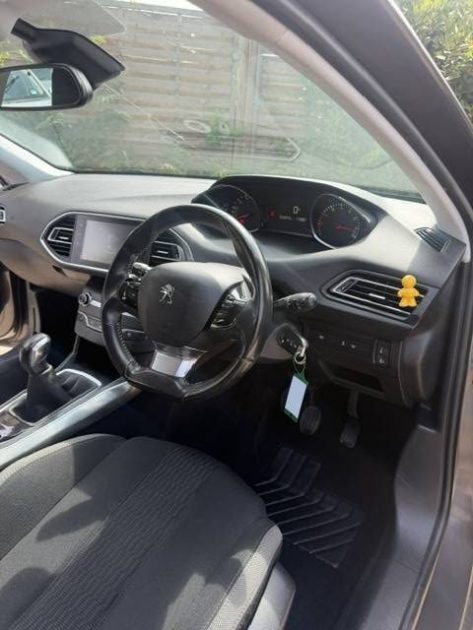 PEUGEOT 308 1.2 ETHP ACCESSS 2015 - 55 040Kms - VOLANT A DROITE - Premier Main - Suivit PEUGEOT