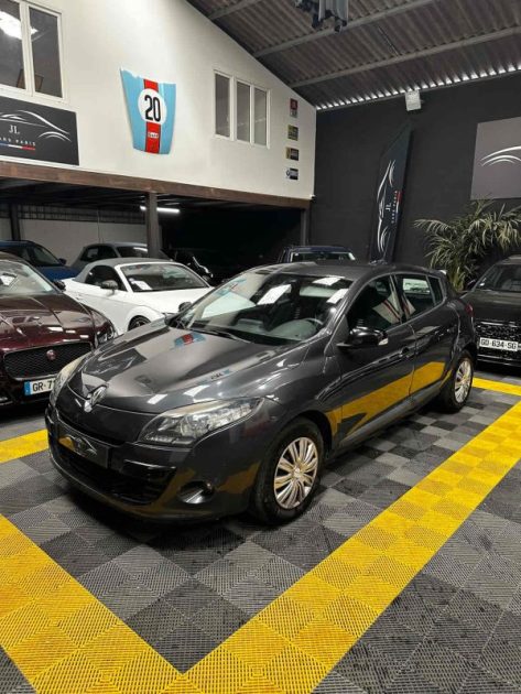 MAGNIFIQUE RENAULT MÉGANE 3 1.5 DCI EDC 110 CH  (SUIVI D’ENTRETIEN, DISTRIBUTION OK, CLIMATISATION)