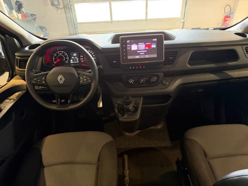 RENAULT TRAFIC L2H1 2.0 150 GRAND EVOLUTION BLUE DCI 8 PLACES / CLIM AV + AR / EASYLINK 8P / TVA  
