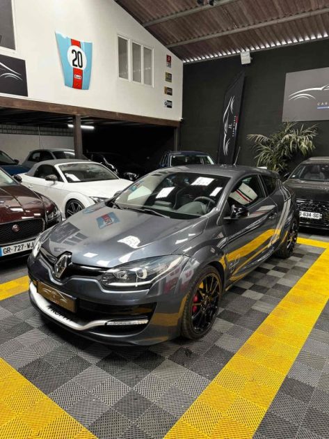MAGNIFIQUE RENAULT MEGANE III RS TROPHY PHASE 3 275 CH(SUIVI D’ENTRETIEN, RECARO, AKRAPOVIC)