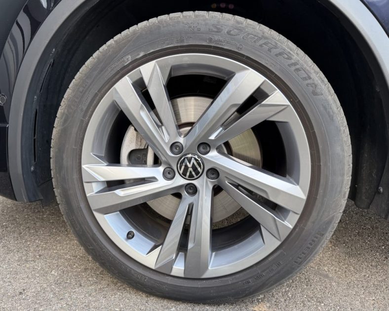 VOLKSWAGEN TIGUAN 245 ch R-LINE EDITITION -PHASE 2 - ENTRETIENT COMPLET - FULL OPTION