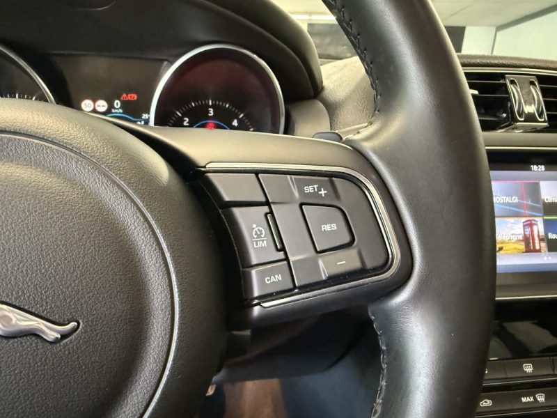 JAGUAR XE 2.0 D 180 ch Prestige BVA8