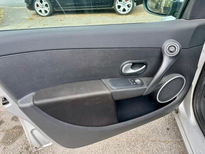 RENAULT CLIO III 1.2 TCE 100 EXPRESSION 5 Portes