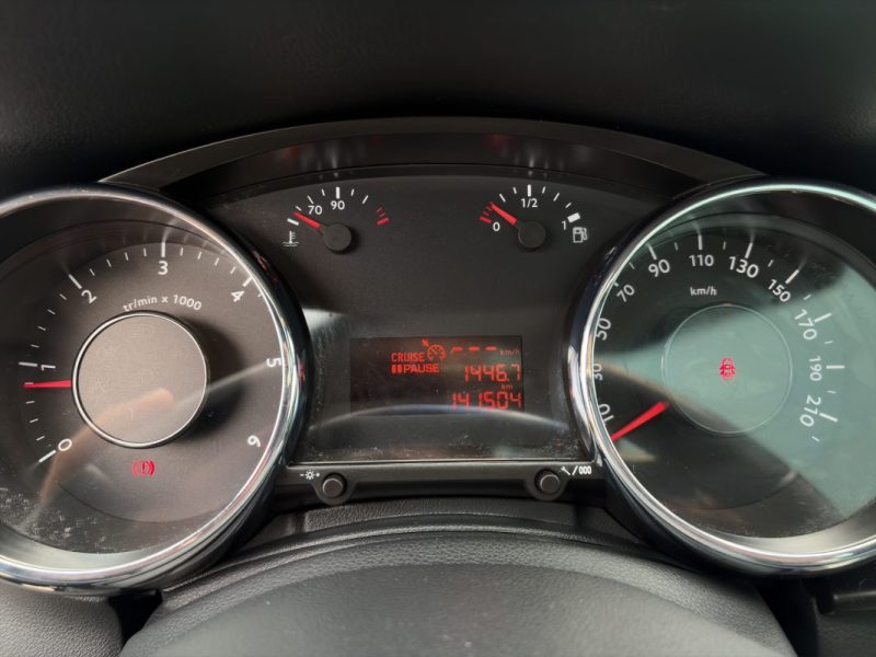 PEUGEOT 3008 1.6 HDI 110 cv Allure / Toit panoramique