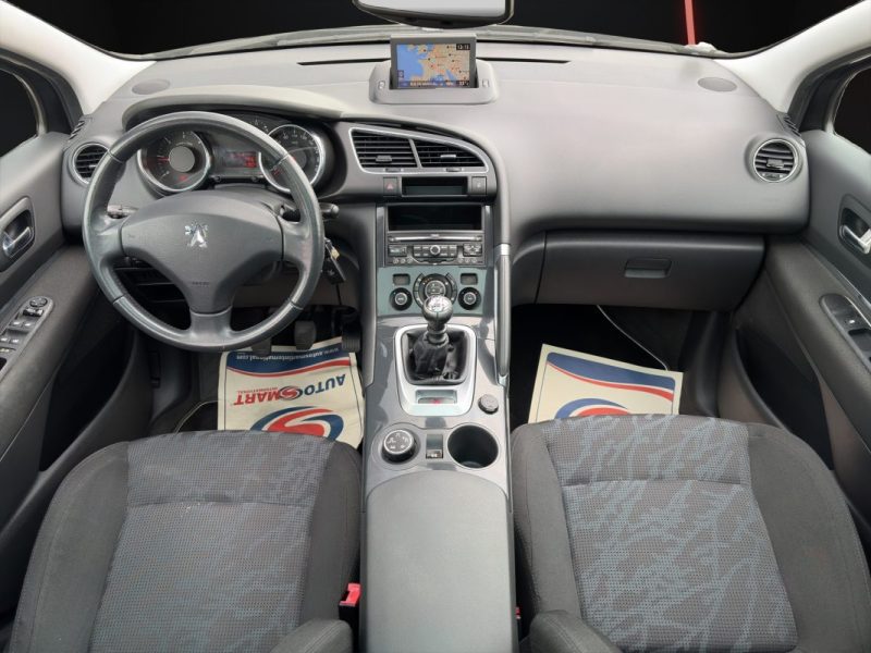 PEUGEOT 3008 1.6 HDI 110 cv Allure / Toit panoramique