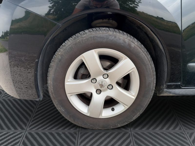 PEUGEOT 3008 1.6 HDI 110 cv Allure / Toit panoramique