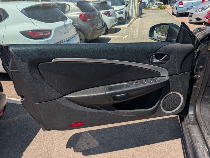 RENAULT MEGANEIII CC 1.9 DCI 130 DYNAMIQUE 2012