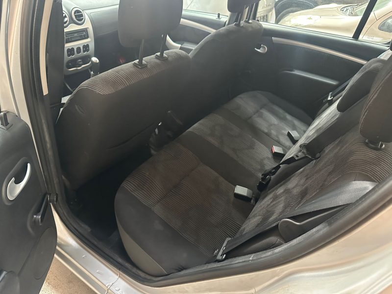 DACIA SANDERO 1.5 DCI LAUREATE 2011