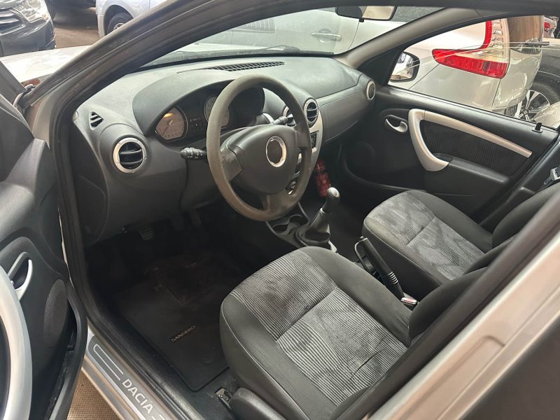 DACIA SANDERO 1.5 DCI LAUREATE 2011