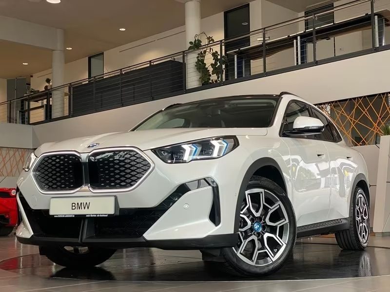 BMW IX2 XDRIVE30 / PANO / HARMAN KARDON / 360° / PACK INNOVATION 2024