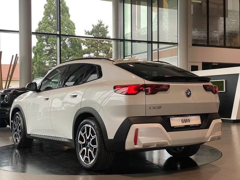 BMW IX2 XDRIVE30 / PANO / HARMAN KARDON / 360° / PACK INNOVATION 2024