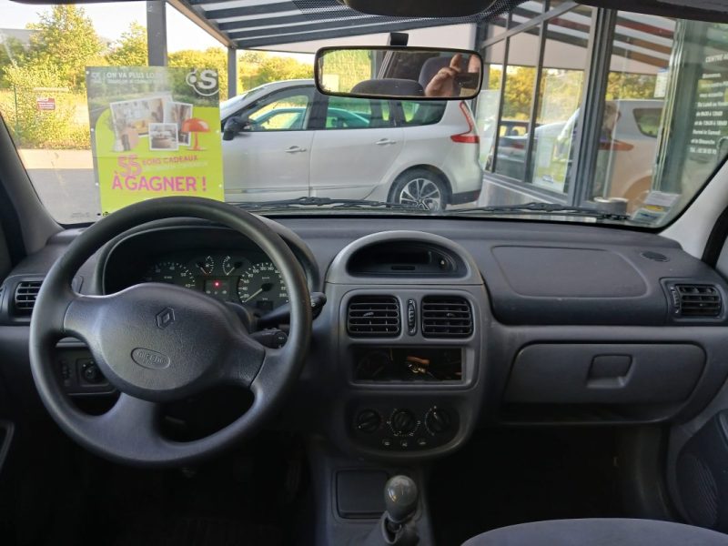 RENAULT CLIO RXE 80 CV  1.9DTI 2001  VENDU DANS L''ETAT A PRO OU EXPORT 