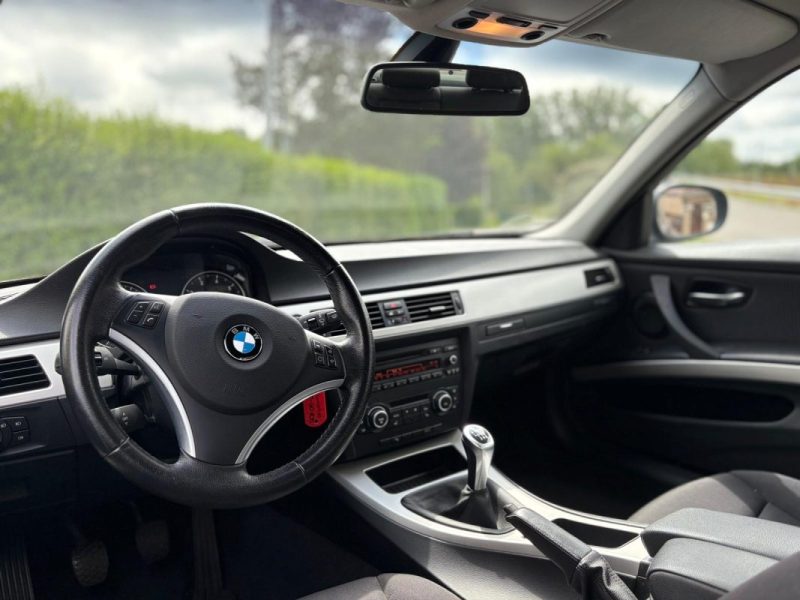 🚗 Magnifique BMW SERIE 3 318i PACK DESIGN // PREMIERE MAIN // ENTRETIEN EXCLUSIF BMW // TVA RECUPE
