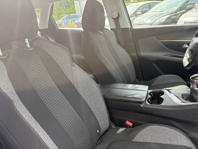 PEUGEOT 3008 - 2 1.6 BLUE HDI 130cv garantie 12mois