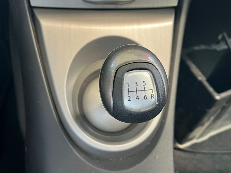 🚗 HONDA CIVIC VIII 1.3 83ch ⚙️ 📡 Radar de recul 📱 CarPlay ❄️ Climatisation