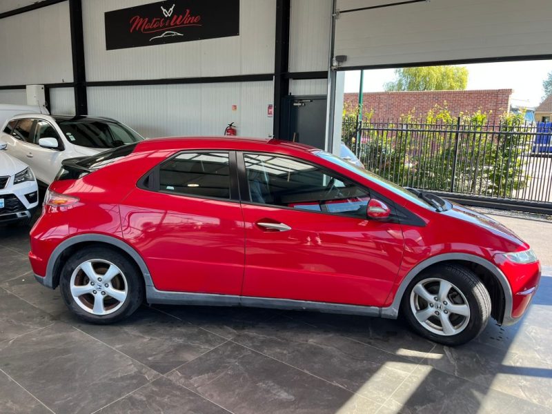 🚗 HONDA CIVIC VIII 1.3 83ch ⚙️ 📡 Radar de recul 📱 CarPlay ❄️ Climatisation