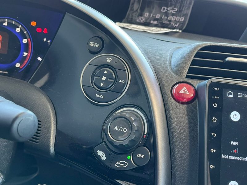 🚗 HONDA CIVIC VIII 1.3 83ch ⚙️ 📡 Radar de recul 📱 CarPlay ❄️ Climatisation
