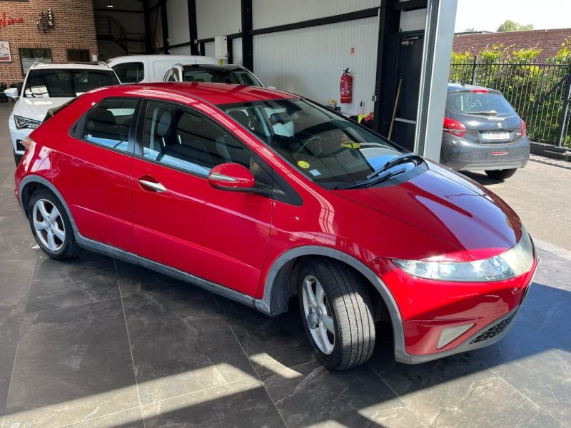 🚗 HONDA CIVIC VIII 1.3 83ch ⚙️ 📡 Radar de recul 📱 CarPlay ❄️ Climatisation