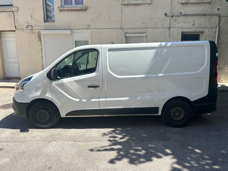 RENAULT TRAFIC L1H1 1000 1.6 DCI 95 GRAND CONFORT 08/2020 PRIX HT : 9158 € PRIX TTC : 10990 €