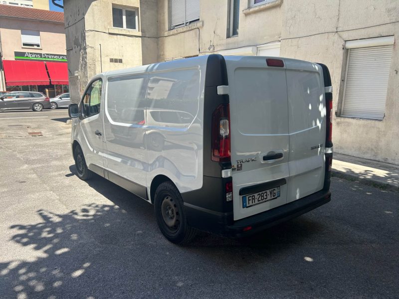 RENAULT TRAFIC L1H1 1000 1.6 DCI 95 GRAND CONFORT 08/2020 PRIX HT : 9158 € PRIX TTC : 10990 €