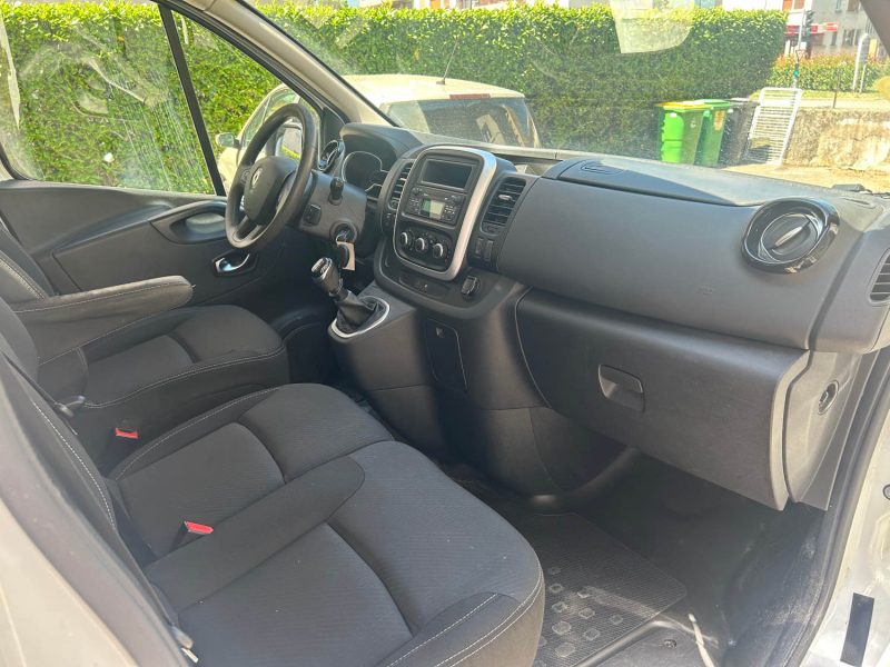 RENAULT TRAFIC L1H1 1000 1.6 DCI 95 GRAND CONFORT 08/2020 PRIX HT : 9158 € PRIX TTC : 10990 €