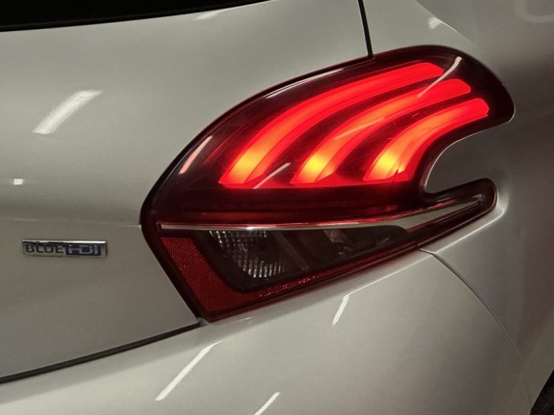 PEUGEOT 208 ACTIVE 1.6 HDI 100CV - Très bon état - Garantie 6 mois - Courroie de distribution faite 