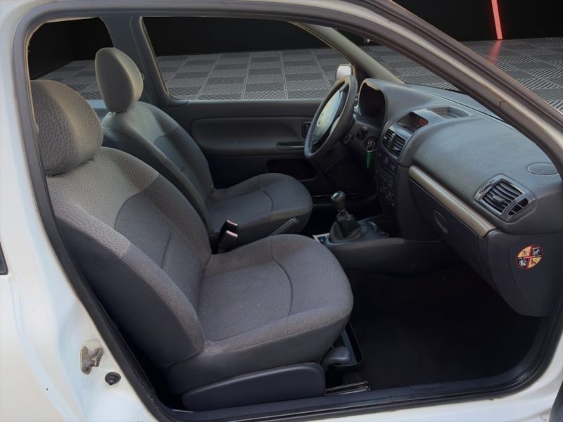 RENAULT CLIO II 1.5 dCi 81 cv / 2 places