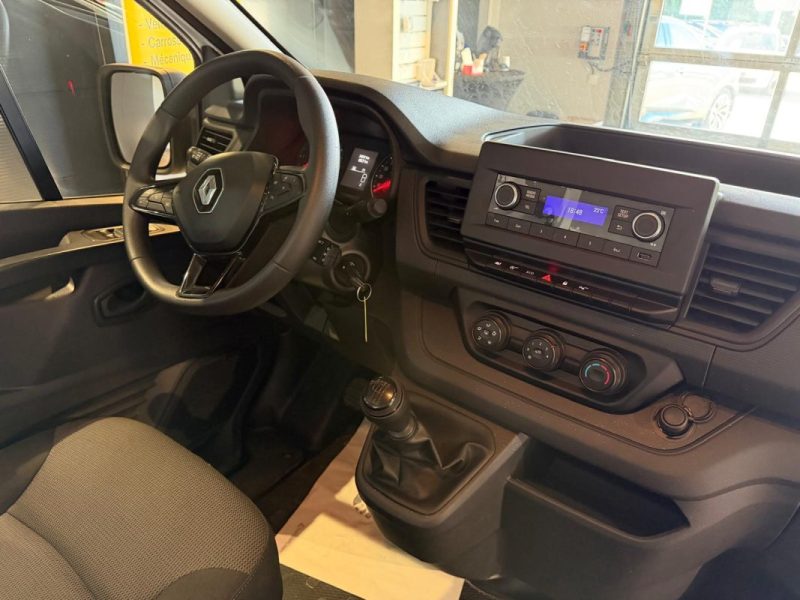 RENAULT TRAFIC L2H1 2.0 BLUE DCI 130 ESSENTIEL / RADAR AR / HABILLAGE BOIS 