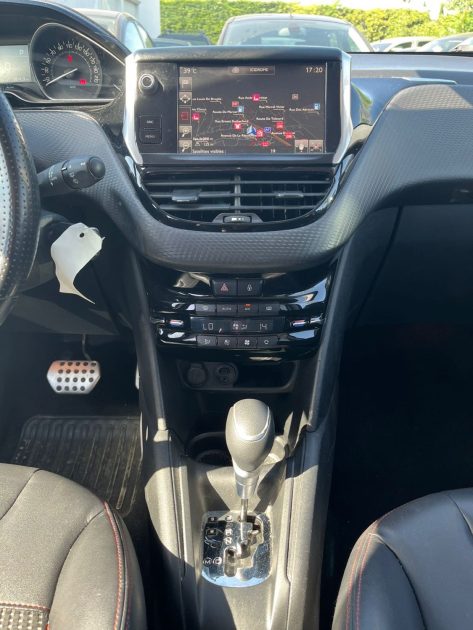 Peugeot 208 1.2i 110 Ch Boite Auto