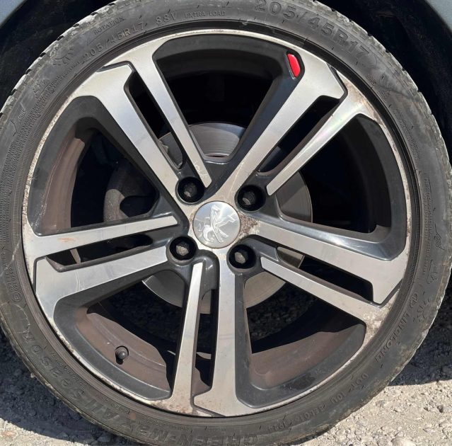 Peugeot 208 1.2i 110 Ch Boite Auto
