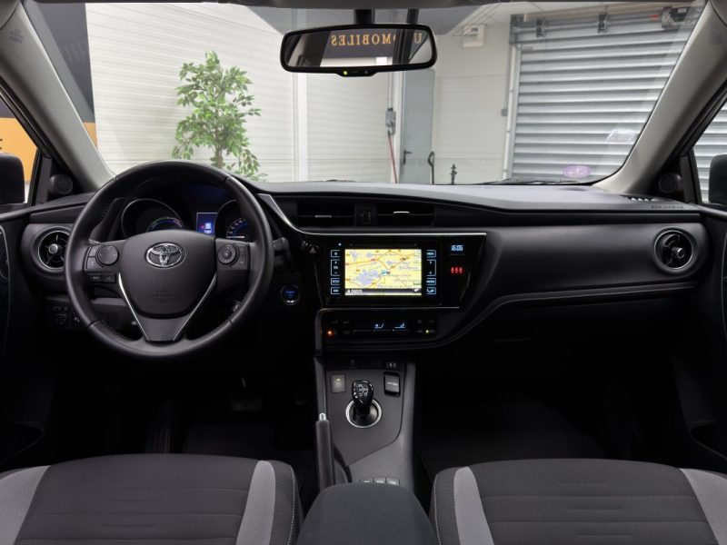 TOYOTA AURIS HSD 136H - Dynamic Business - 1ère Main
