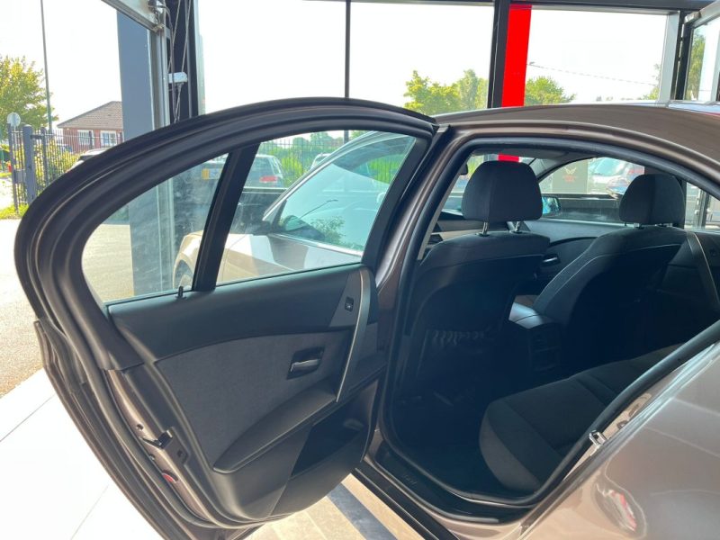 🚗 BMW SÉRIE 5 2.2 170ch ⚙️ 📡 Radar de recul 🔗 Attache remorque 📱 Bluetooth