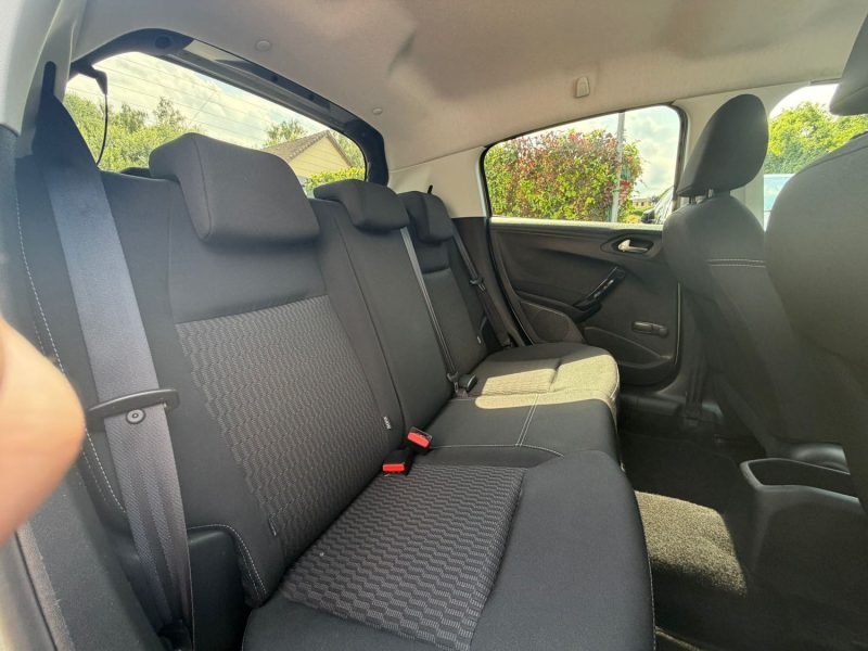 Peugeot 208 1.6 HDI 100ch Style