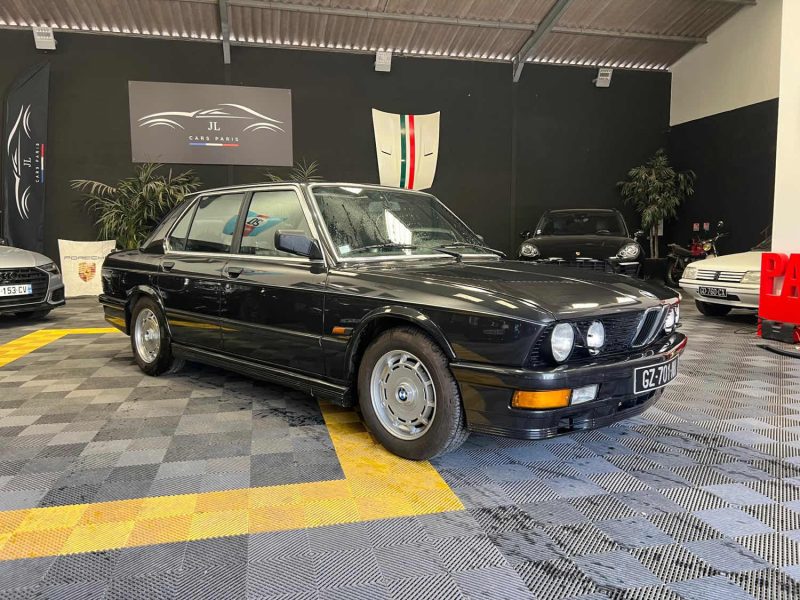 MAGNIFIQUE BMW 535i M E28 218CH (VEHICULE COLLECTION, BOITE AUTO, SUIVI ENTRETIEN + RESTORATION, TOI