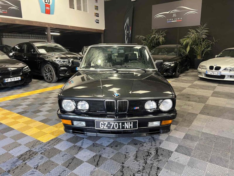 MAGNIFIQUE BMW 535i M E28 218CH (VEHICULE COLLECTION, BOITE AUTO, SUIVI ENTRETIEN + RESTORATION, TOI