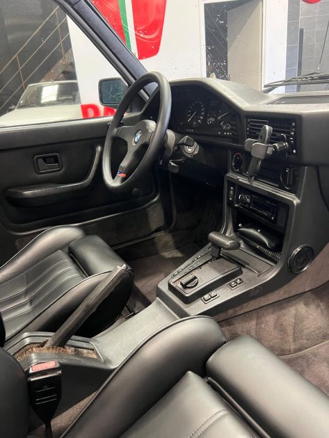 MAGNIFIQUE BMW 535i M E28 218CH (VEHICULE COLLECTION, BOITE AUTO, SUIVI ENTRETIEN + RESTORATION, TOI