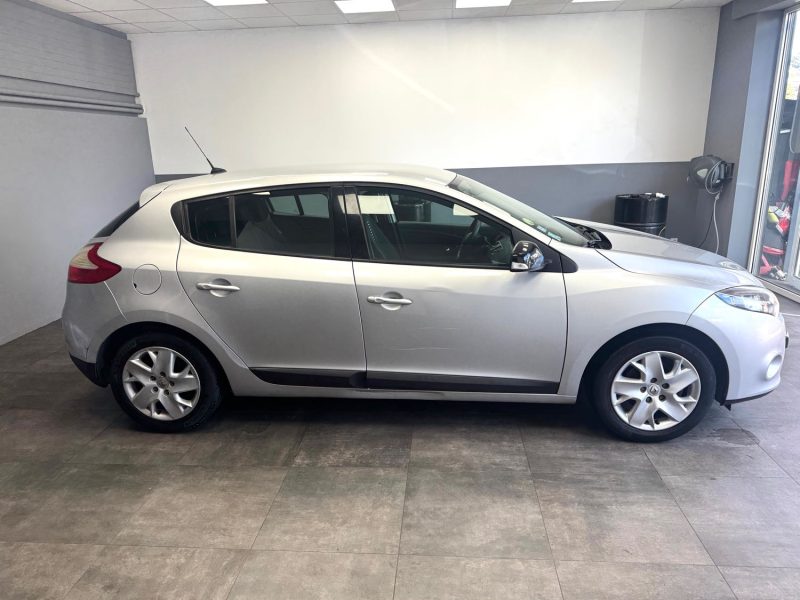 RENAULT MEGANE III  1.5 DCI 90 CV AUTHENTIQUE 2011