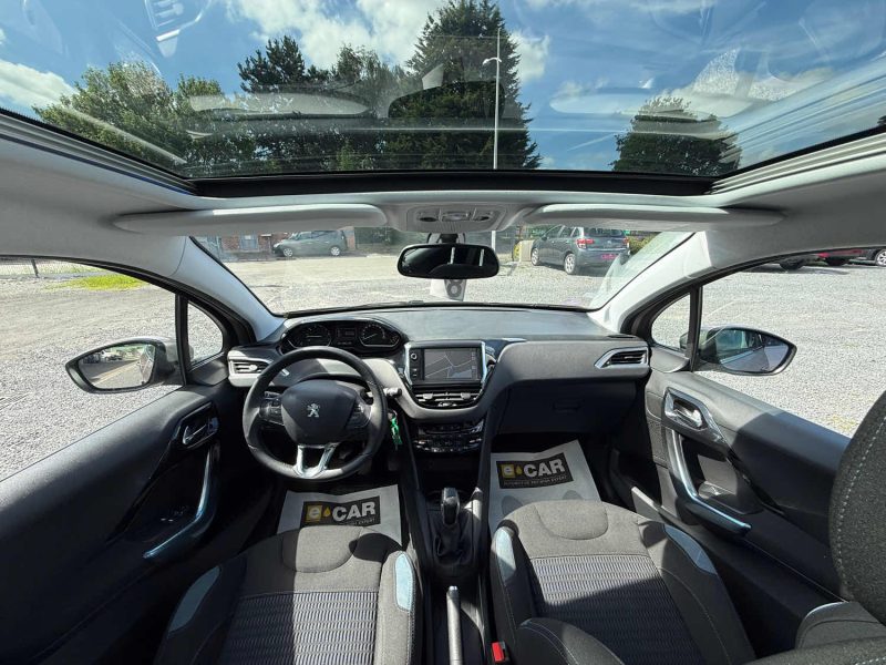 PEUGEOT 208 ALLURE 1L4 essence 95 chx "FAIBLE KILOMETRAGE"