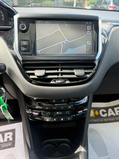 PEUGEOT 208 ALLURE 1L4 essence 95 chx "FAIBLE KILOMETRAGE"