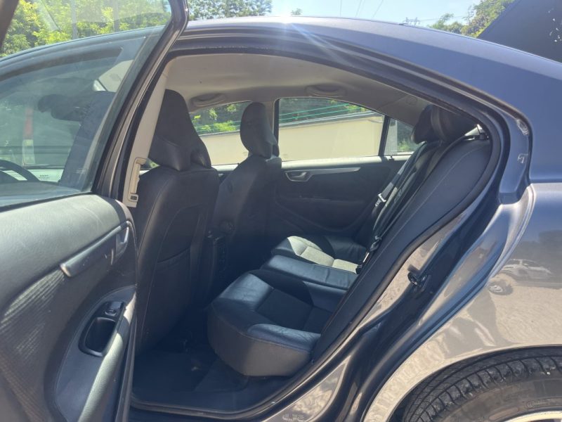 VOLVO S60 2.4 D5 KINETIC 125 CH 2009