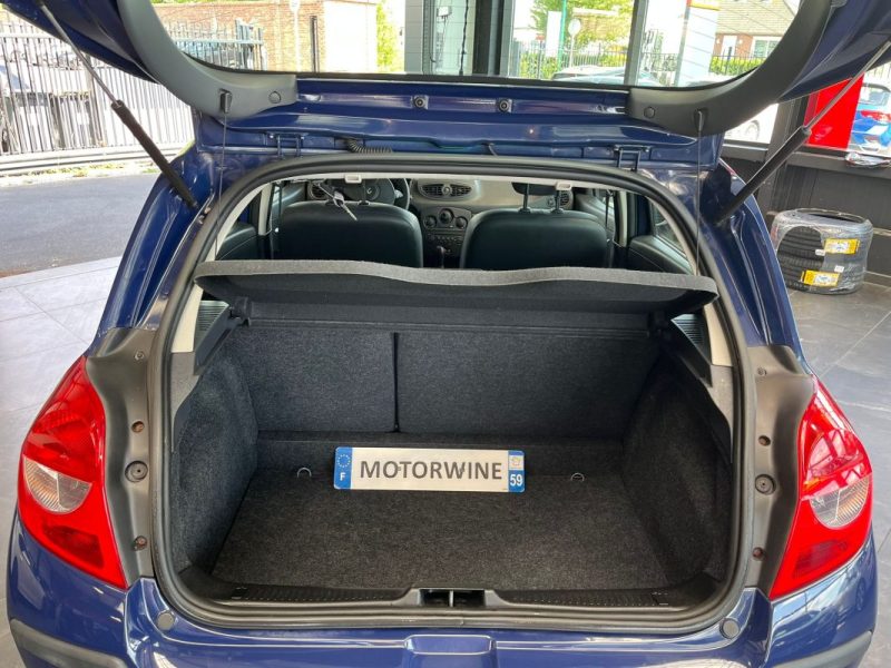 🚗 RENAULT CLIO III 1.2 ⚙️ AUTHENTIQUE 👤 1ère Main 📊 47 200 km 🛡️ Garantie 6 Mois