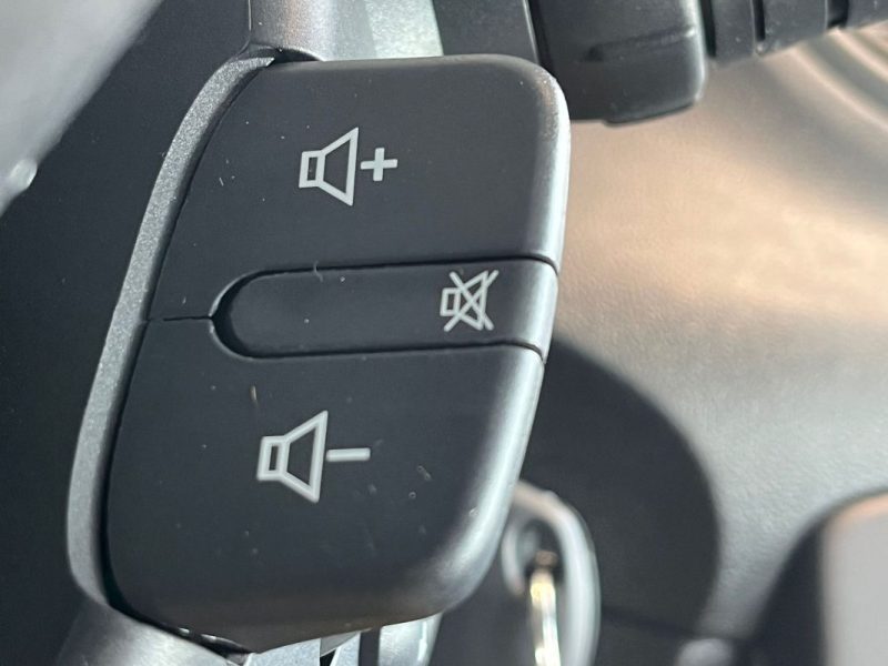 🚗 RENAULT CLIO III 1.2 ⚙️ AUTHENTIQUE 👤 1ère Main 📊 47 200 km 🛡️ Garantie 6 Mois