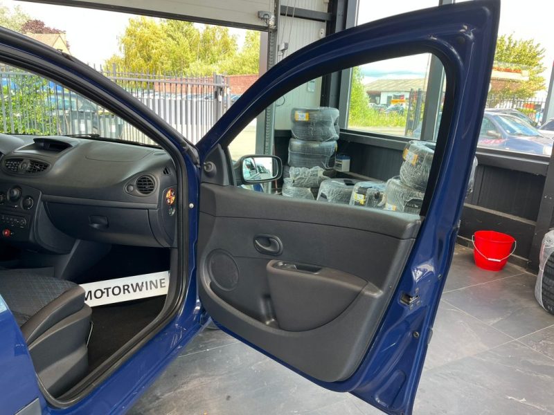 🚗 RENAULT CLIO III 1.2 ⚙️ AUTHENTIQUE 👤 1ère Main 📊 47 200 km 🛡️ Garantie 6 Mois