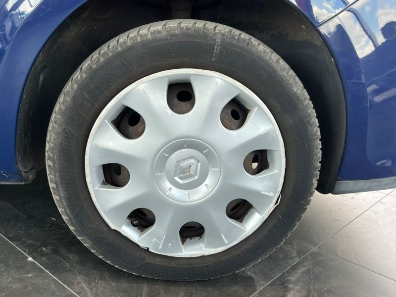 🚗 RENAULT CLIO III 1.2 ⚙️ AUTHENTIQUE 👤 1ère Main 📊 47 200 km 🛡️ Garantie 6 Mois