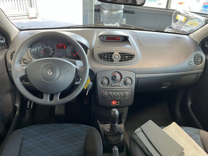 🚗 RENAULT CLIO III 1.2 ⚙️ AUTHENTIQUE 👤 1ère Main 📊 47 200 km 🛡️ Garantie 6 Mois