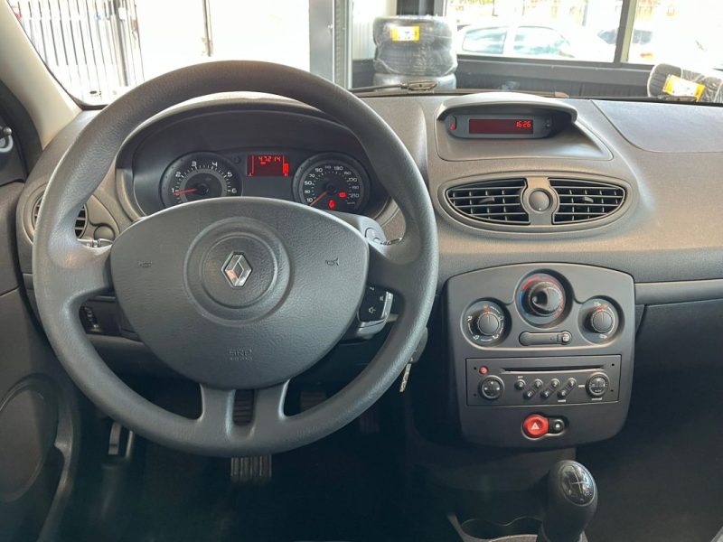 🚗 RENAULT CLIO III 1.2 ⚙️ AUTHENTIQUE 👤 1ère Main 📊 47 200 km 🛡️ Garantie 6 Mois