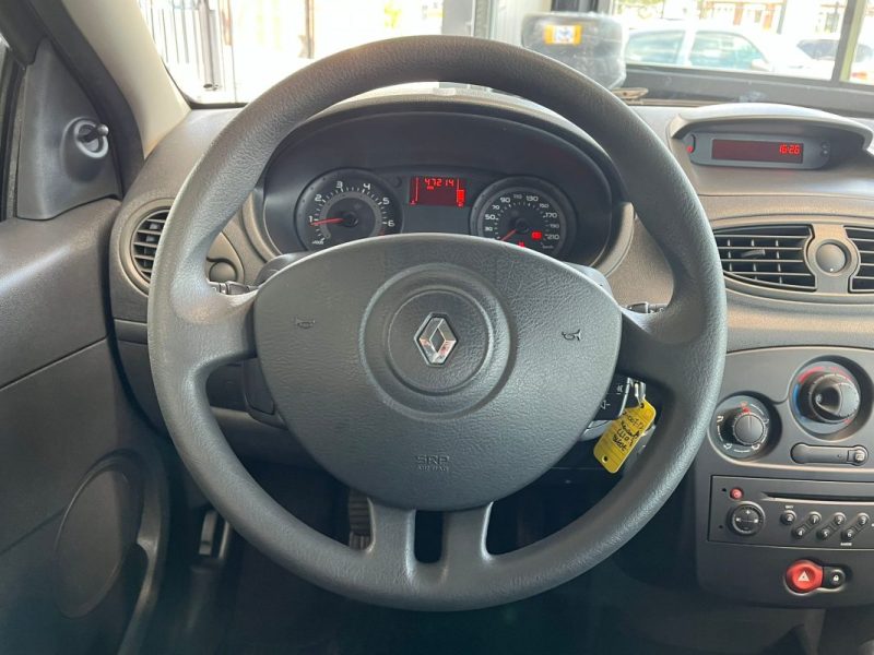 🚗 RENAULT CLIO III 1.2 ⚙️ AUTHENTIQUE 👤 1ère Main 📊 47 200 km 🛡️ Garantie 6 Mois